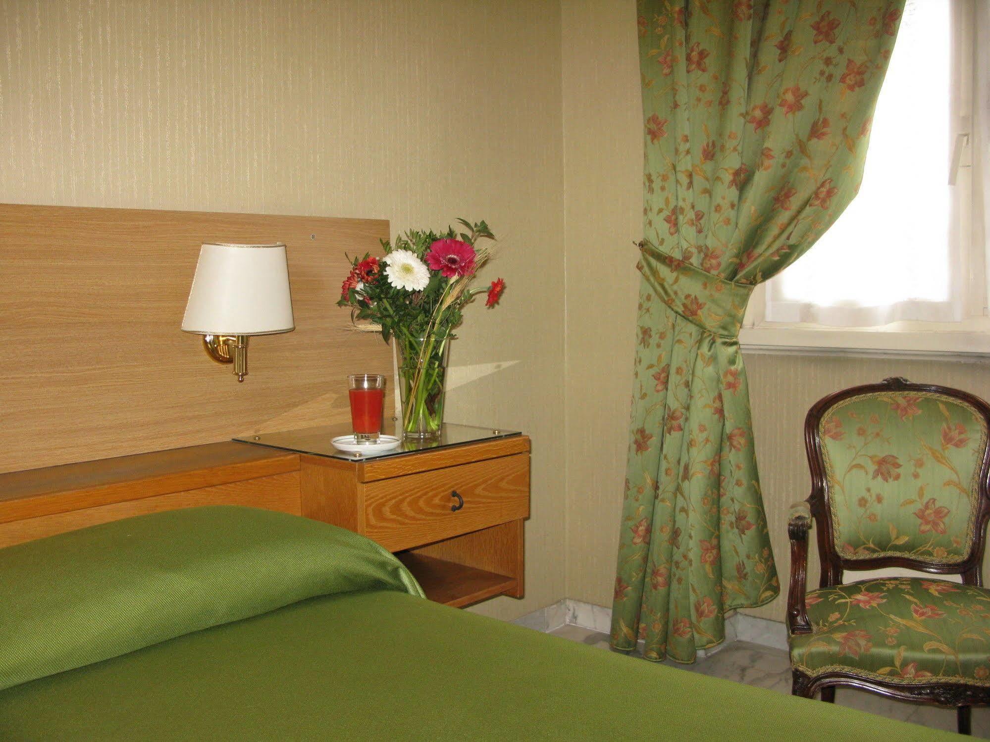 York Hotel Рим Экстерьер фото