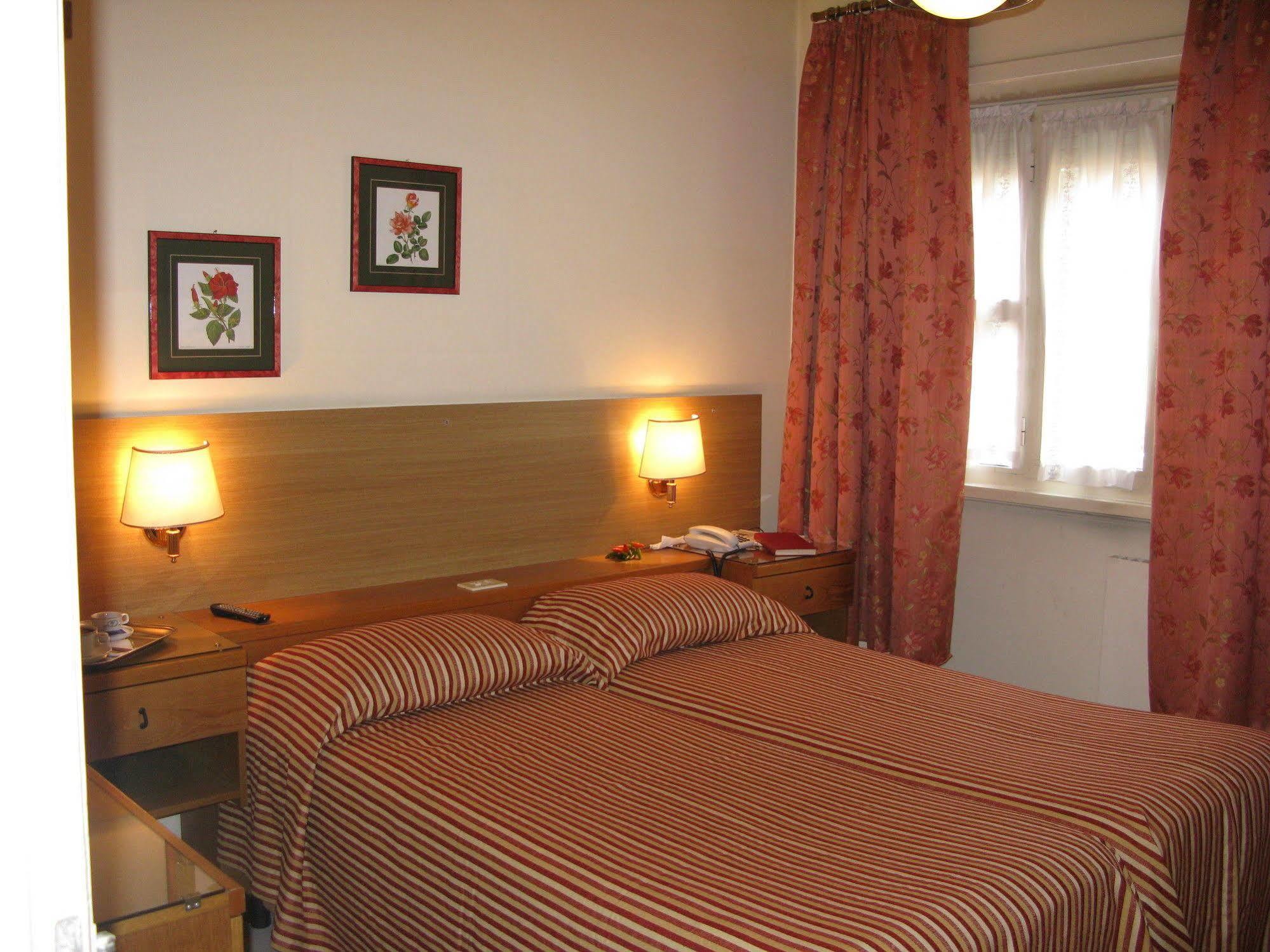 York Hotel Рим Экстерьер фото