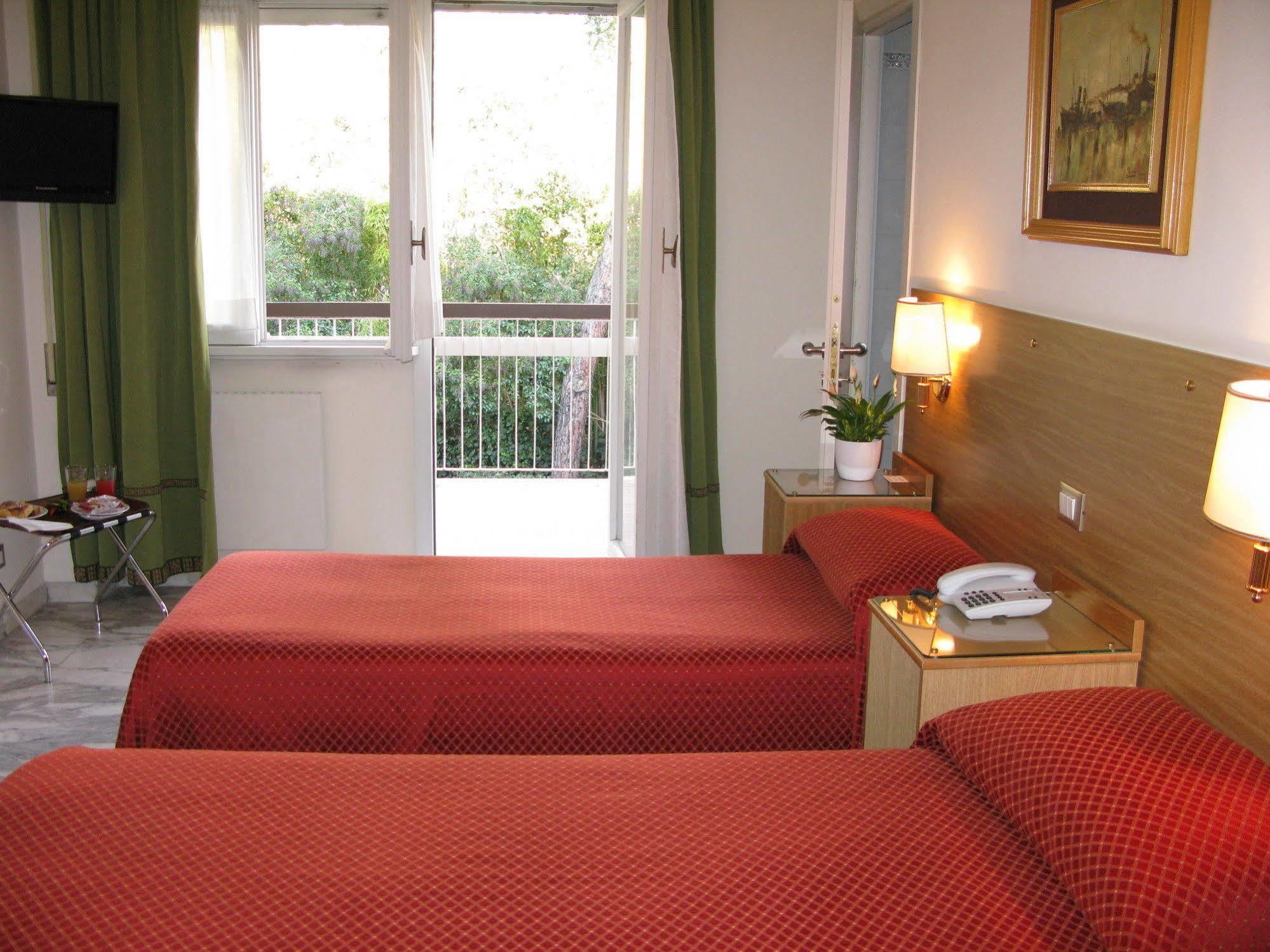 York Hotel Рим Экстерьер фото